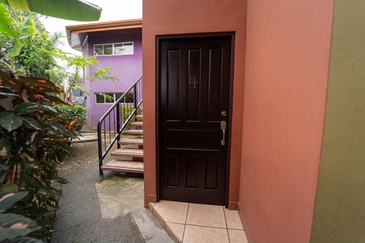 Apartamentos Cristal Quepos Exterior photo
