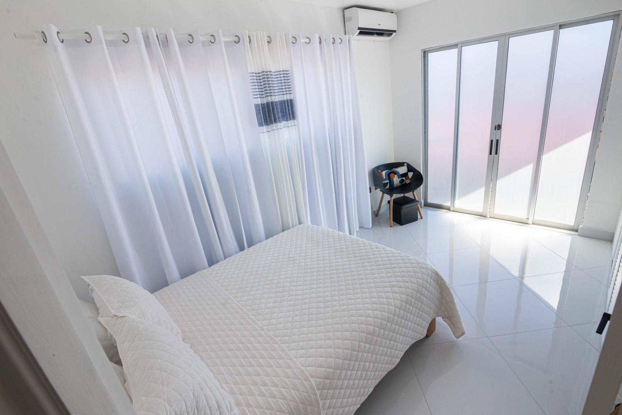 Apartamentos Cristal Quepos Exterior photo
