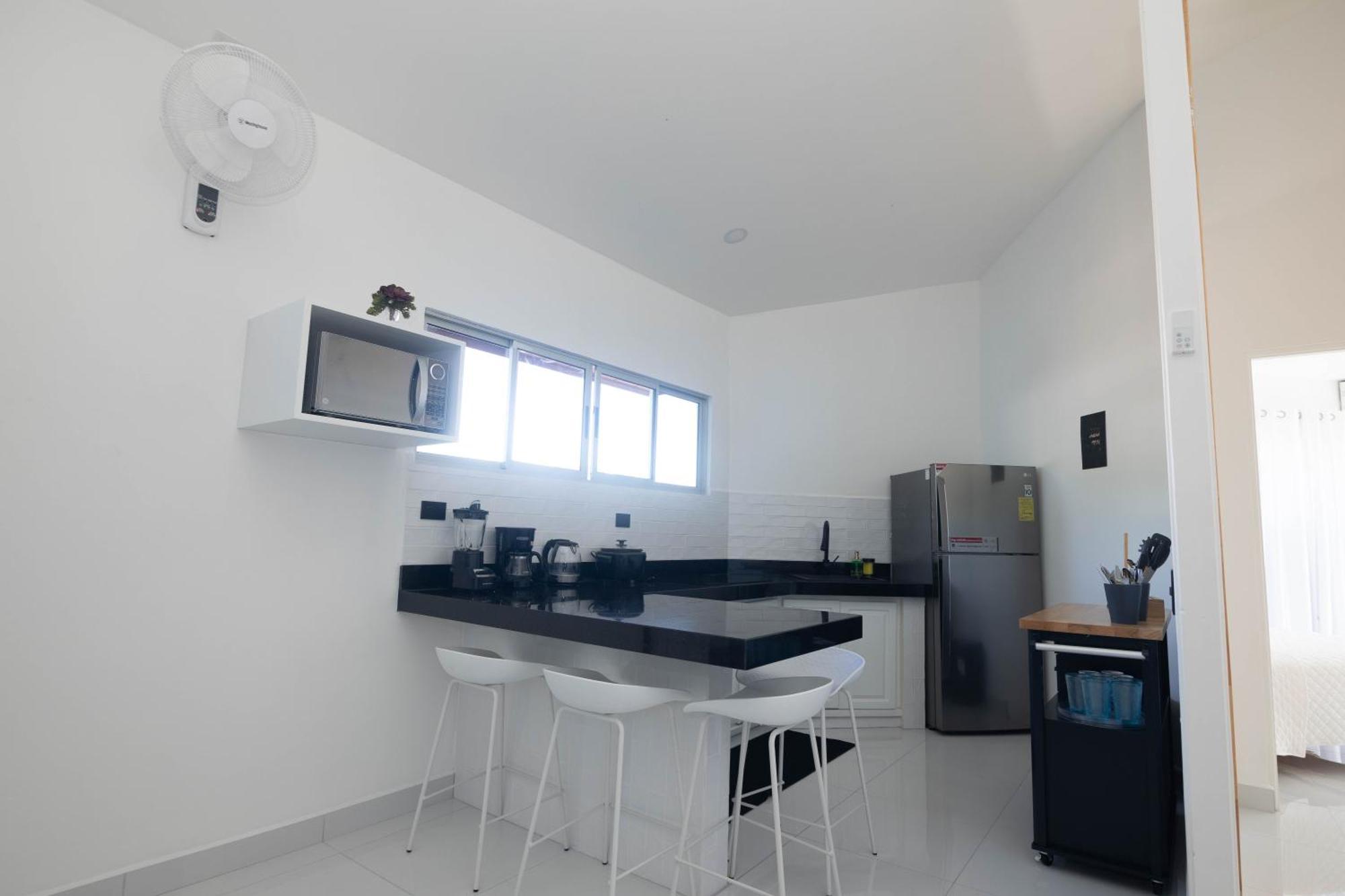 Apartamentos Cristal Quepos Exterior photo