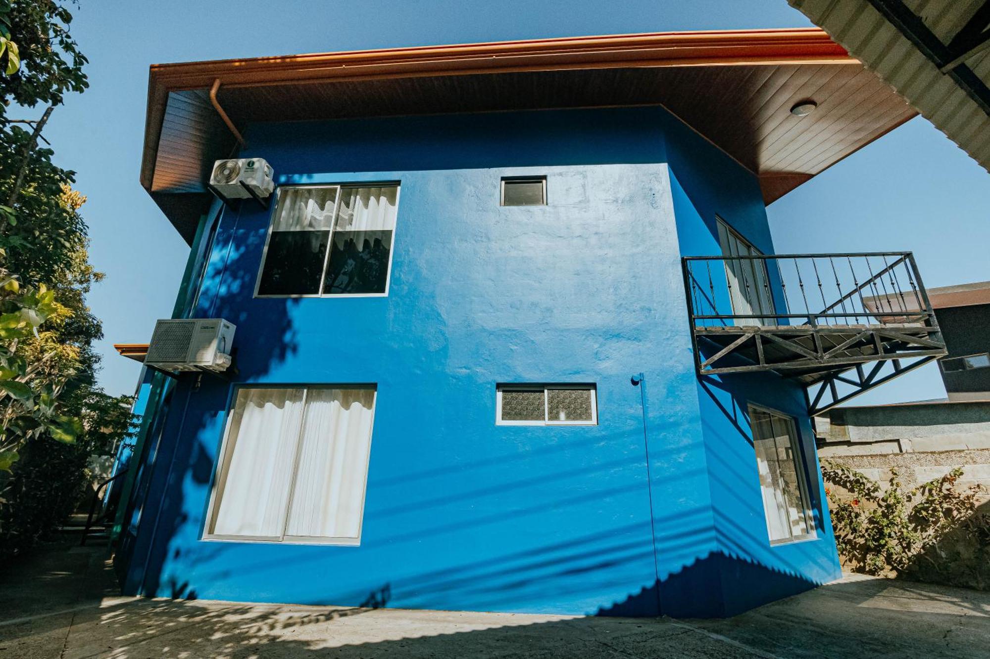 Apartamentos Cristal Quepos Exterior photo