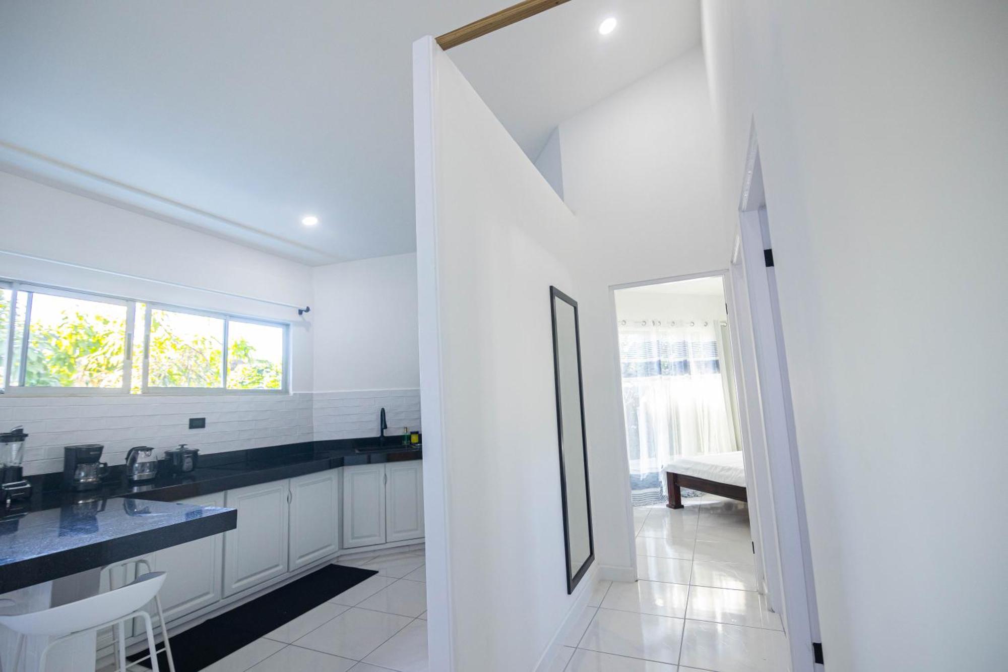 Apartamentos Cristal Quepos Exterior photo