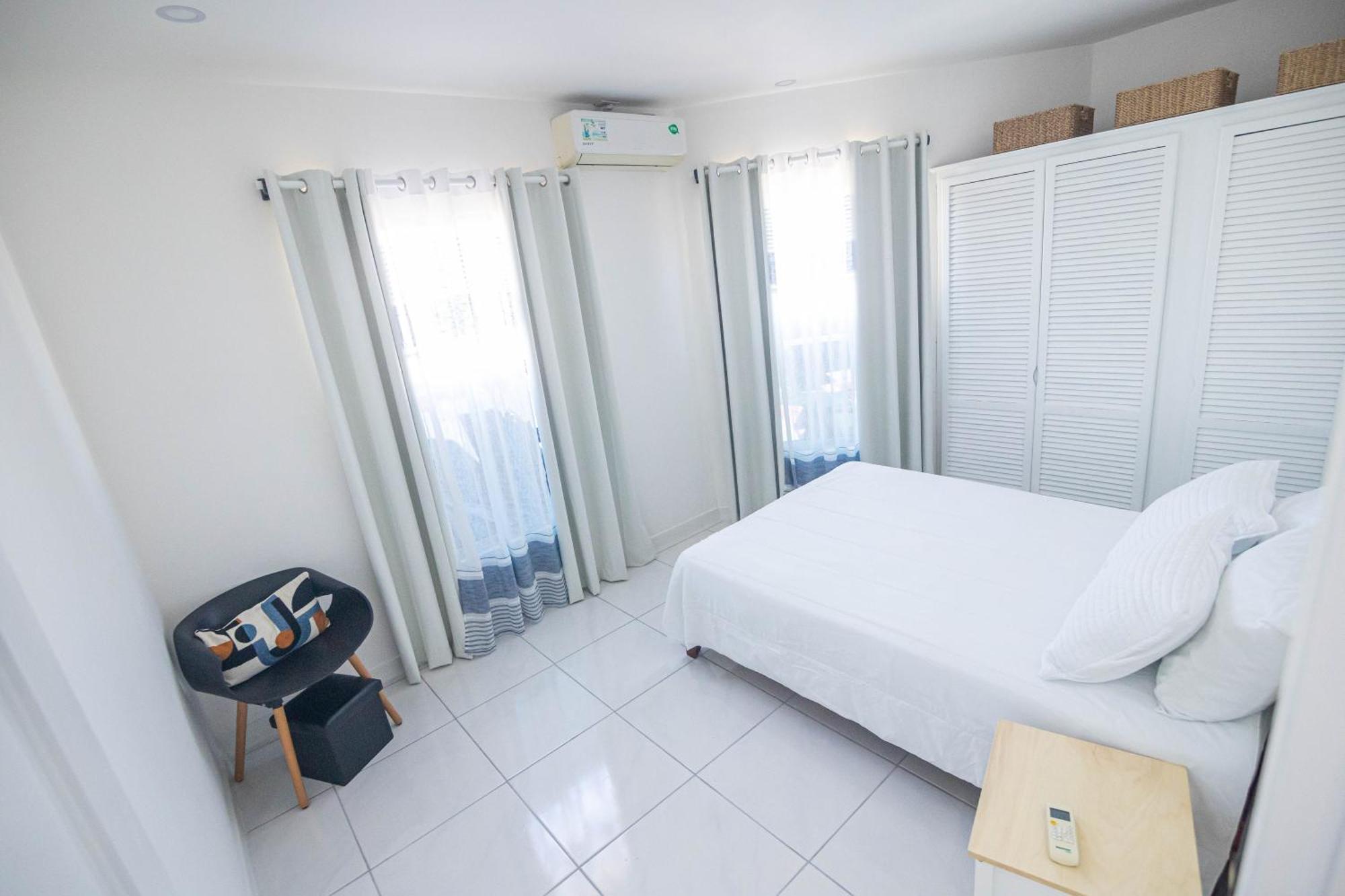 Apartamentos Cristal Quepos Exterior photo
