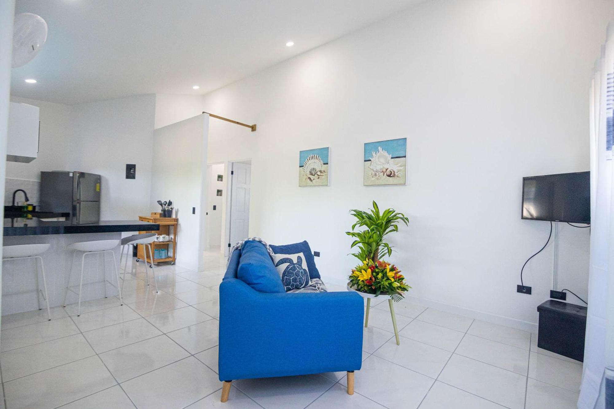 Apartamentos Cristal Quepos Exterior photo