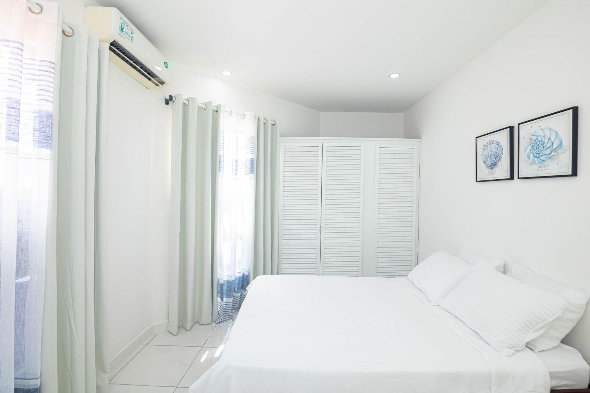 Apartamentos Cristal Quepos Exterior photo