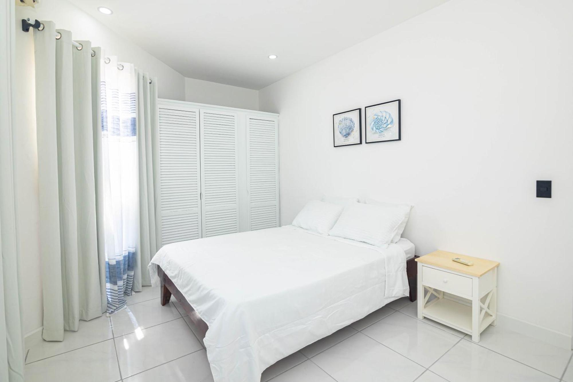 Apartamentos Cristal Quepos Exterior photo