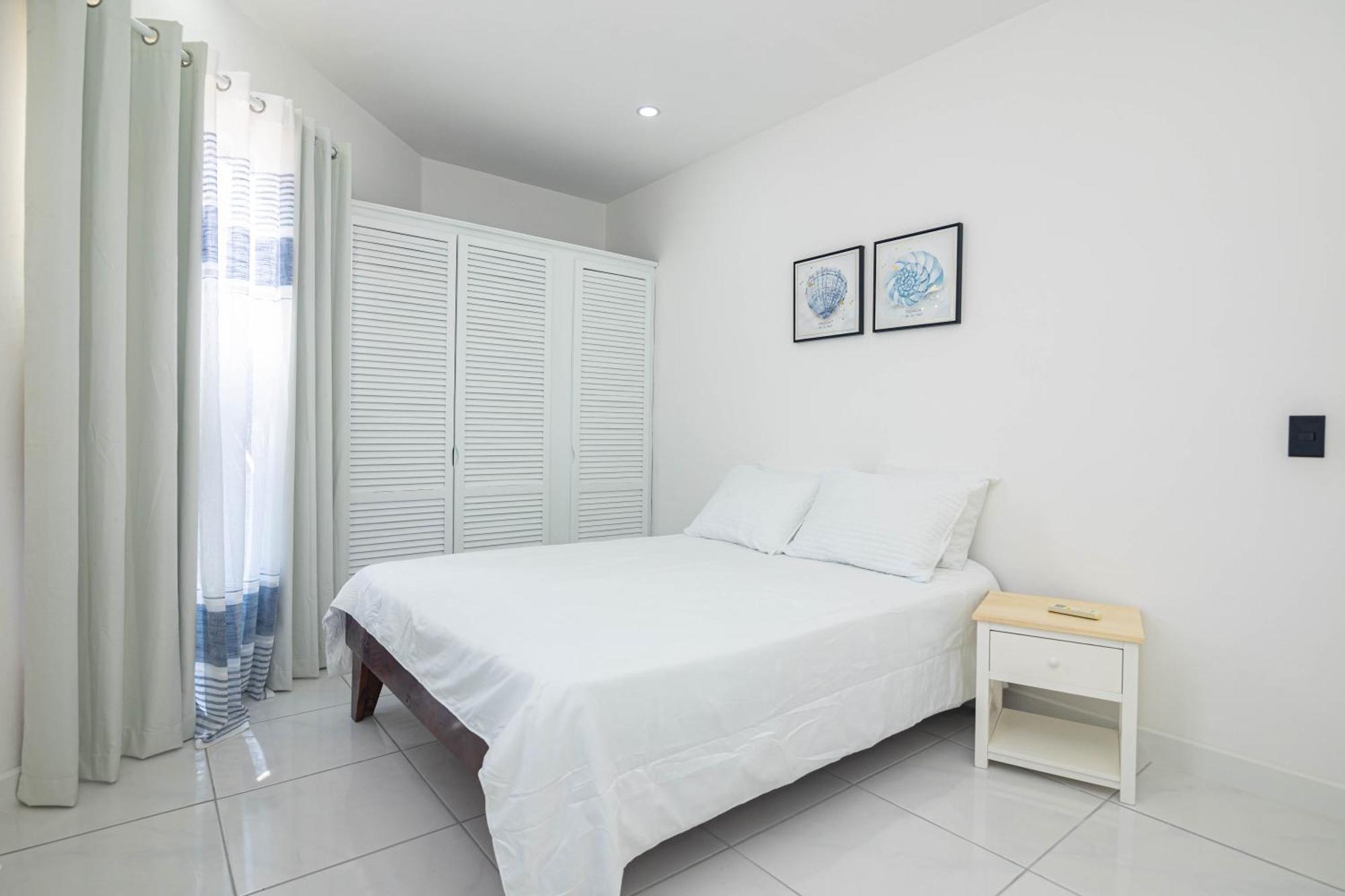 Apartamentos Cristal Quepos Exterior photo