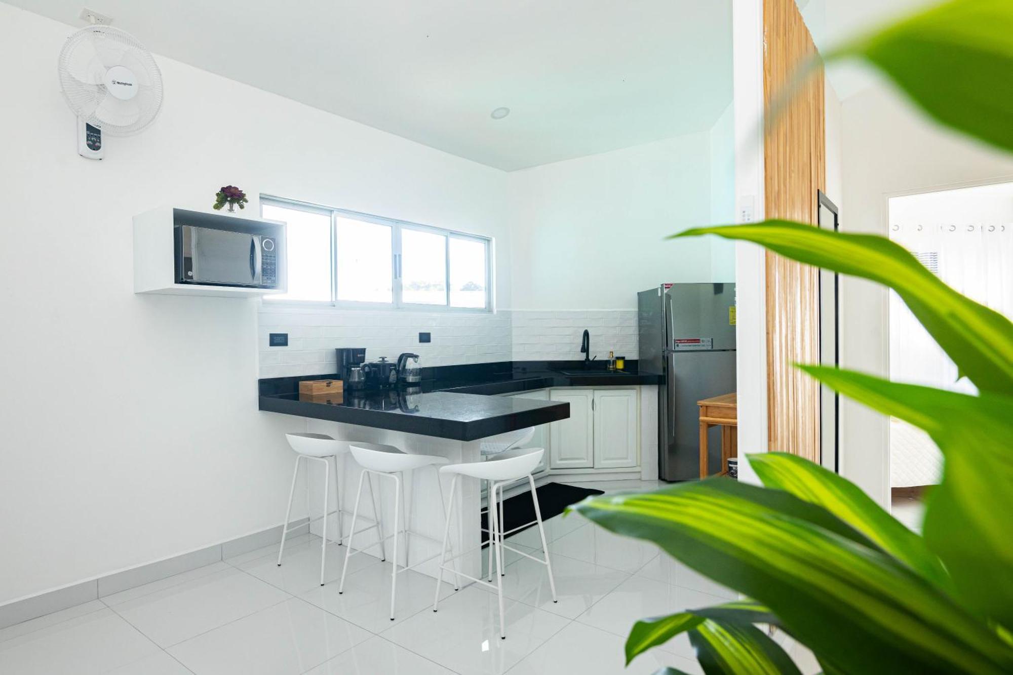 Apartamentos Cristal Quepos Exterior photo