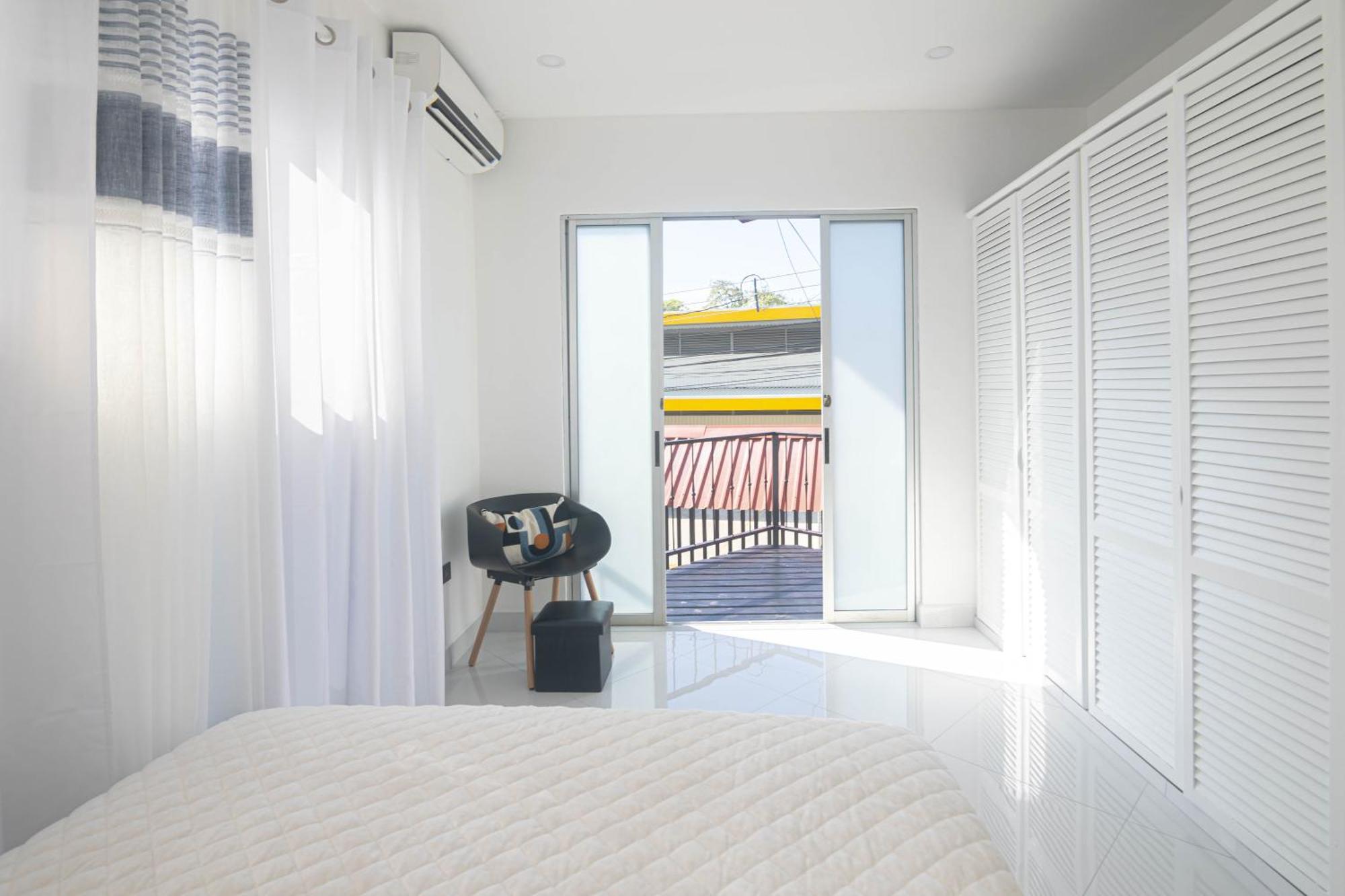 Apartamentos Cristal Quepos Exterior photo