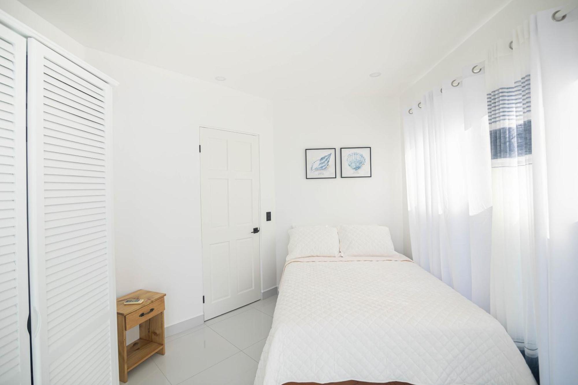 Apartamentos Cristal Quepos Exterior photo